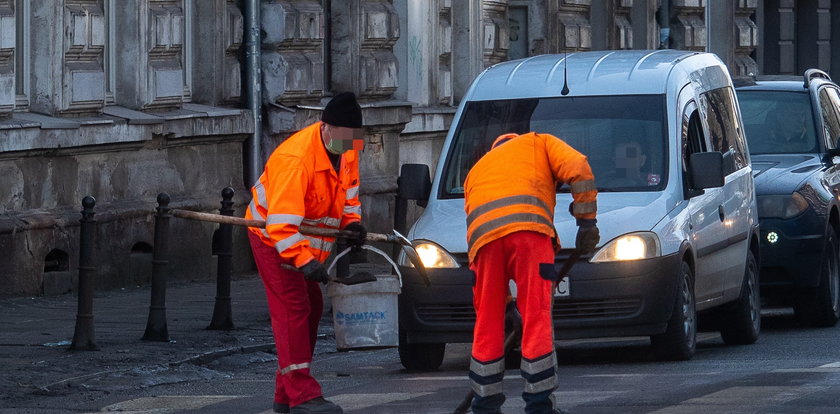 Tak w Łodzi łatają dziury na ulicach. Przypadek czy ustawka?