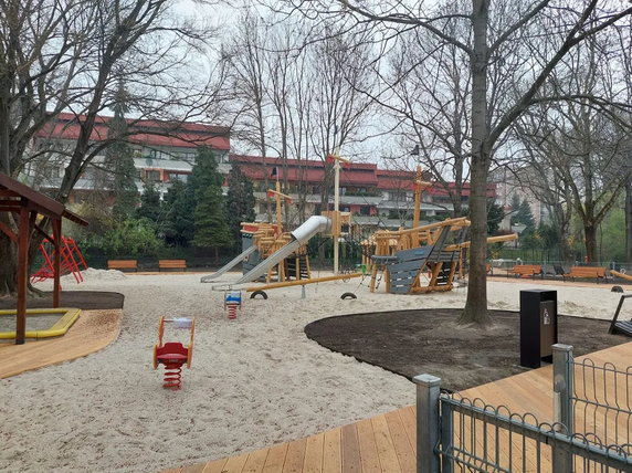 Plac zabaw w parku Młynówka Królewska