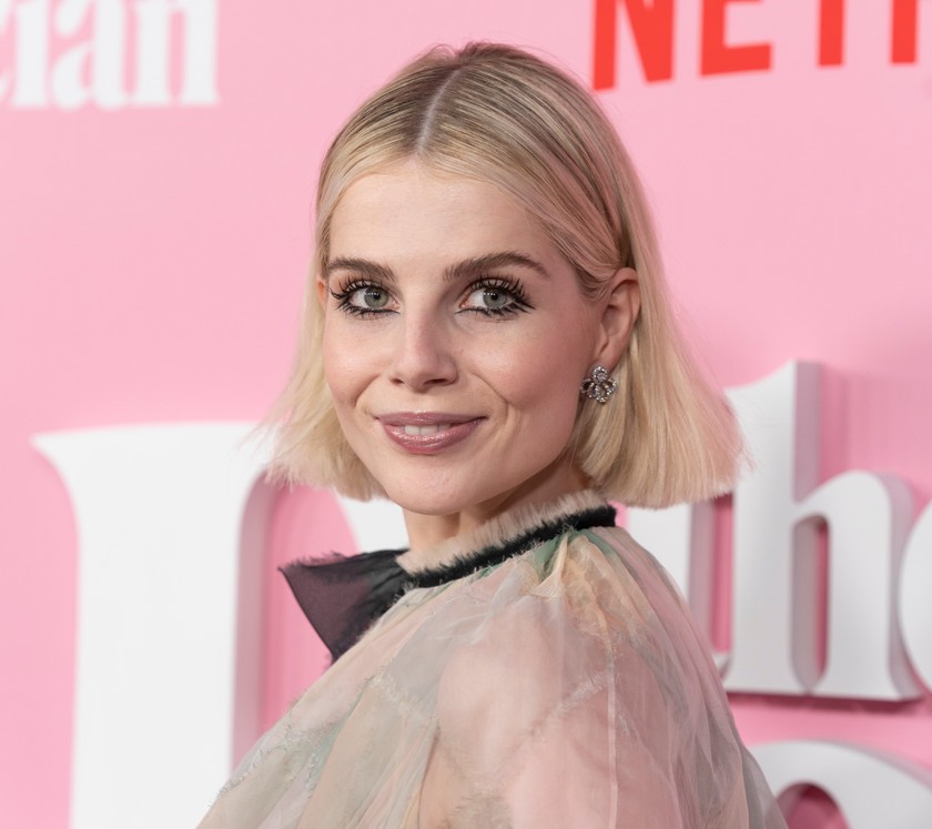 Elle aime les lignes épurées: l’actrice britannique Lucy Boynton (27 ans) porte un blunt bob, caractérisé par des pointes coupées de manière compacte à la même longueur.