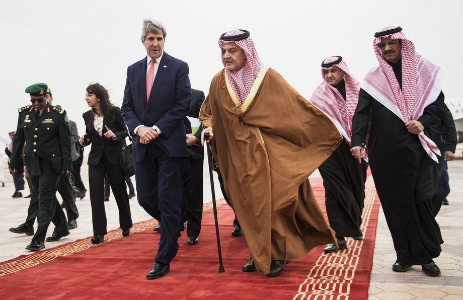 SAUDI ARABI: Saudi Minister of Foreign Affairs Prince Saud bin Faisal bin Abdulaziz al-Saud (C) walks alongside Kerry upon Kery's arrival at King Khalid International Airport in the Saudi capital Riyadh January 5, 2014.