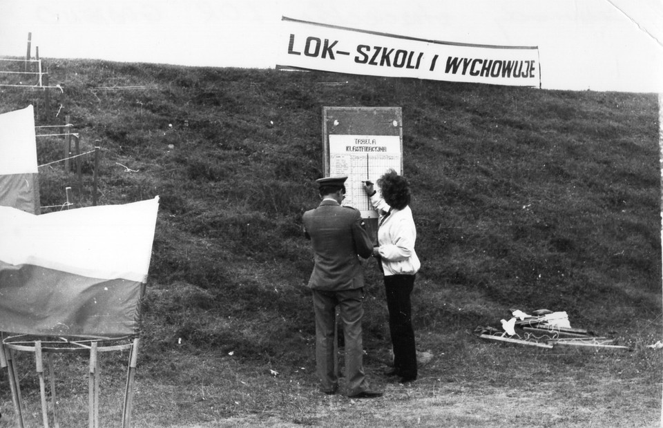 Zawody strzeleckie zakładów pracy na strzelnicy, lata 80