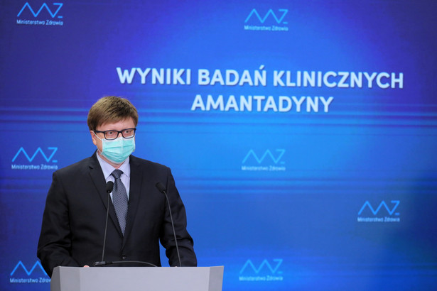 Kierownik Katedry i Kliniki Pneumonologii Śląskiego Uniwersytetu Medycznego prof. Adam Barczyk podczas konferencji prasowej w siedzibie Ministerstwa Zdrowia w Warszawie, 11 bm.