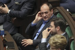 Kukiz'15: Rząd zajmuje się rozdawaniem pieniędzy. Ocena dla rządu - dostateczna