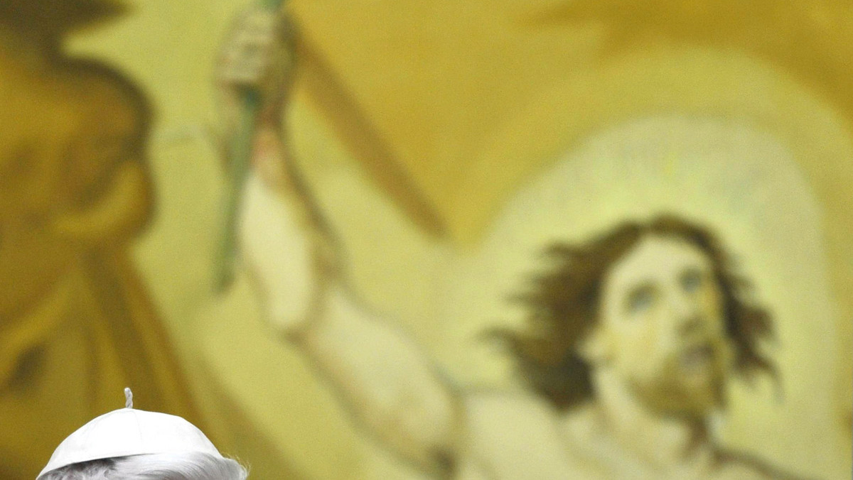 Benedykt XVI spotkał się w niedzielę z prezesem watykańskiego banku IOR Ettore Gotti Tedeschi, objętym śledztwem w sprawie prania brudnych pieniędzy - poinformowano po krótkiej audiencji, do której doszło w Castel Gandolfo.