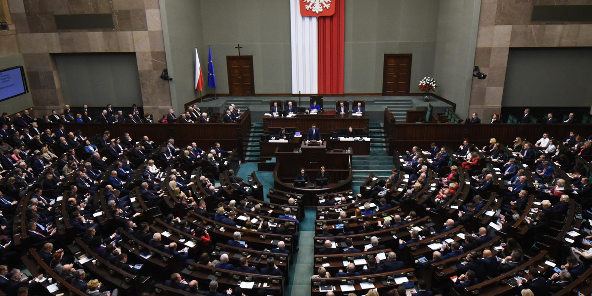 Sejm uchwalił ustawę o „trzynastkach" dla emerytów