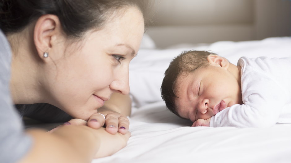 Poród i opieka nad noworodkiem to ogromne wyzwania. Jak sobie z nimi radzić?