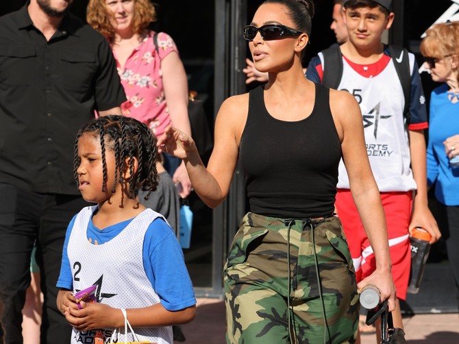 Kim Kardašijan sa bivšim suprugom Kanje Vestom ima četvoro dece
