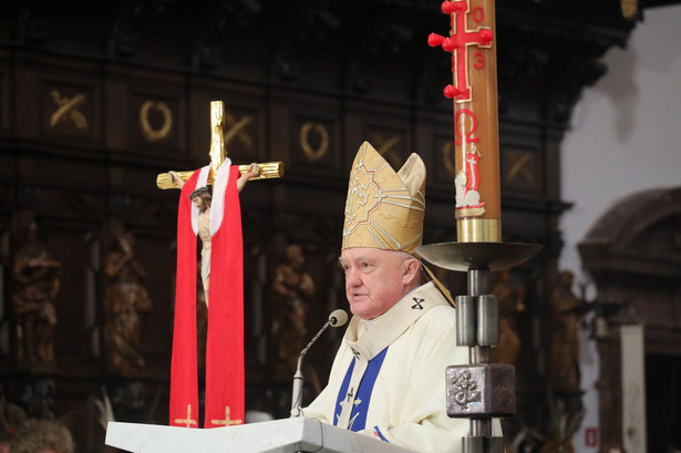 Metopolita warszawski kard. Kazimierz Nycz podczas mszy świętej, sprawowanej w intencji Ojczyzny