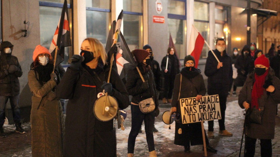 Manifestacja kobiet na Placu Ratuszowym w Bielsku Białej 27 stycznia br.