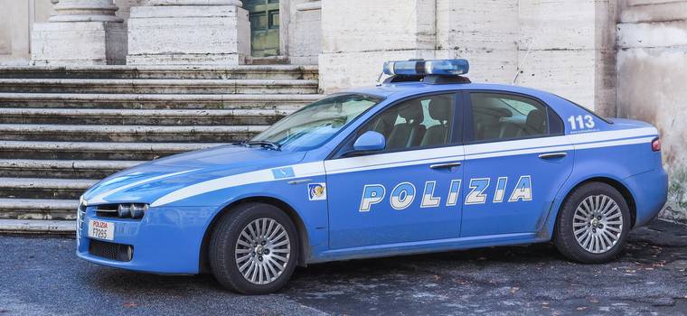 Kobieta jechała autostradą na wrotkach. Policjanci nie mogli w to uwierzyć