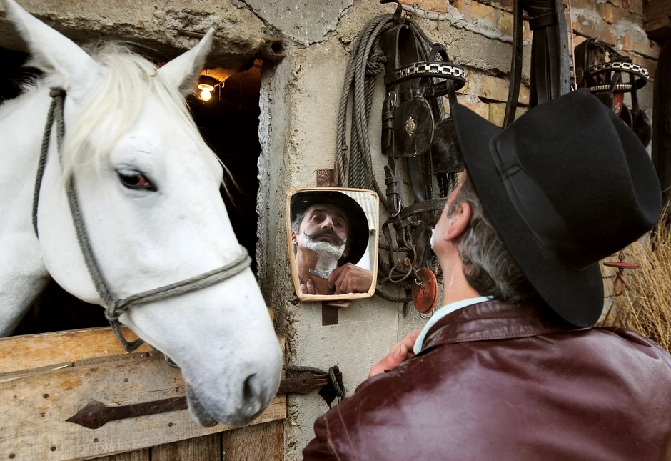 Fotografija "Brica" iz foto-monografije Vojvodina pokazuje Zamurovićevu brižnost za detalje iz svakodnevnog života, što predstavlja i svojevrsni zapis običaja i tradicije našeg naroda