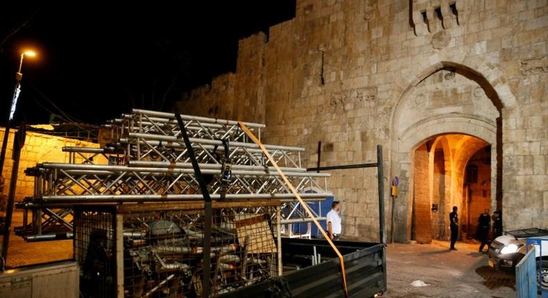 A truck removes the remaining barriers from Jerusalem's Al-Aqsa mosque compound on July 27, 2017