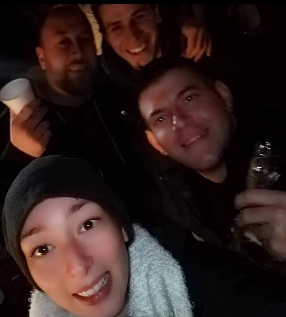 Nina Tijardović sa prijateljima to veče