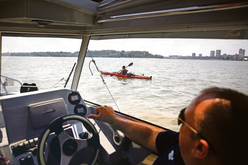 Pripadnici Rečne policije uvek su spremni da pomoognu svakome ko se nađe u nevolji  