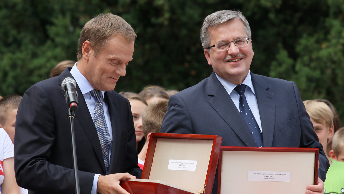 Według informacji dziennikarzy tygodnika "Wprost" Bronisław Komorowski podjął już decyzję o ubieganiu się o kolejną kadencję. Krok ten jednak może nieść ze sobą poważny kłopot - lider jego byłej partii, czyli Donald Tusk nie wykluczył, że Platforma Obywatelska nie wspomoże finansowo kampanii obecnej głowy państwa.