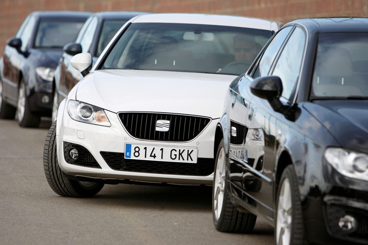 jednak dla kierowców, którzy złożą zamówienie do końca czerwca 2009 r. Seat przygotował cenę specjalną, premierową - 69 990 zł