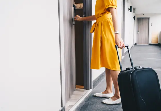 Pracownica hotelowa zdradza dwie rzeczy, które zawsze sprawdza w pokoju