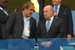Blatter i Platini oskarżeni przez prokuraturę o oszustwo