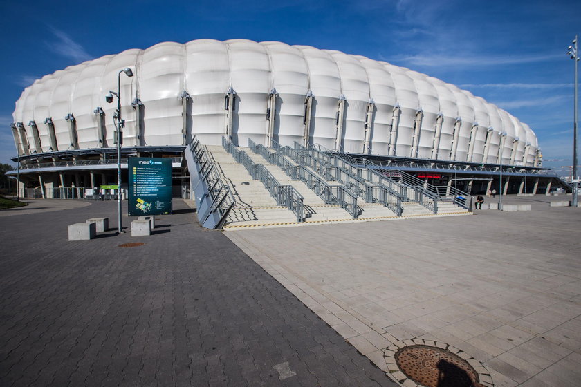 Usuną usterki na stadionie. Za 100 tys. zł