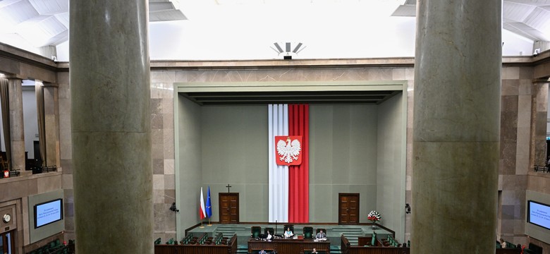 103 tys. zł na jednego pracującego. Tak wygląda prawdziwy rachunek od państwa