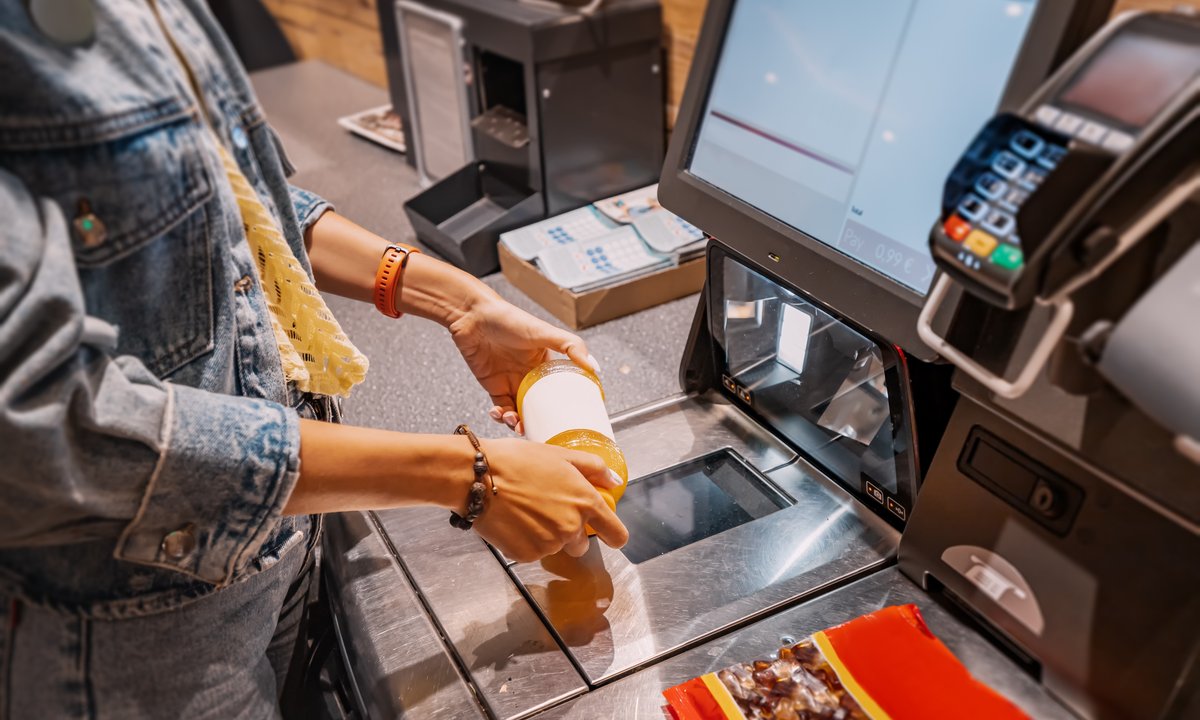 Kasy samoobsługowe bezlitosne dla portfela. Wydajemy aż o 40 proc. więcej