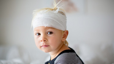 Uraz głowy u dziecka – jak rozpoznać i leczyć?