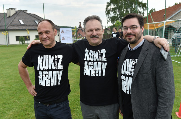 Lider Kukiz'15 Paweł Kukiz (L), poseł Marek Jakubiak (C) i wicemarszałek Sejmu Stanisław Tyszka (P). PAP/Jacek Bednarczyk