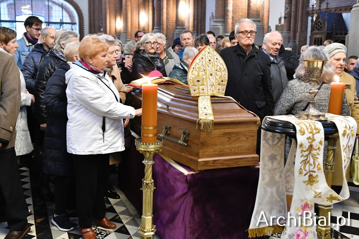 Pogrzeb arcybiskupa Edwarda Ozorowskiego