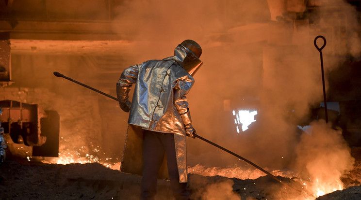 A Dunaferr felszámolója januárban három hónapos működési szerződést kötött a brit-indiai Liberty Steel acélipari vállalattal, a társaság vizsgálja a vasmű további üzemeltetésének lehetőségét. A kormány februárban arról döntött, hogy hat hónapon keresztül kifizeti a Dunaferr dolgozóinak bérét. / Fotó: MTI/Koszticsák Szilárd
