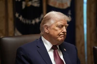 Dostęp do kont w serwisach społecznościowych i dane o krewnych. Trump chce wiedzieć coraz więcej o turystach