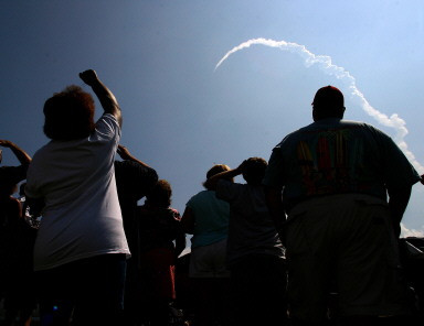 US-SPACE SHUTTLE DISCOVERY -LAUNCH