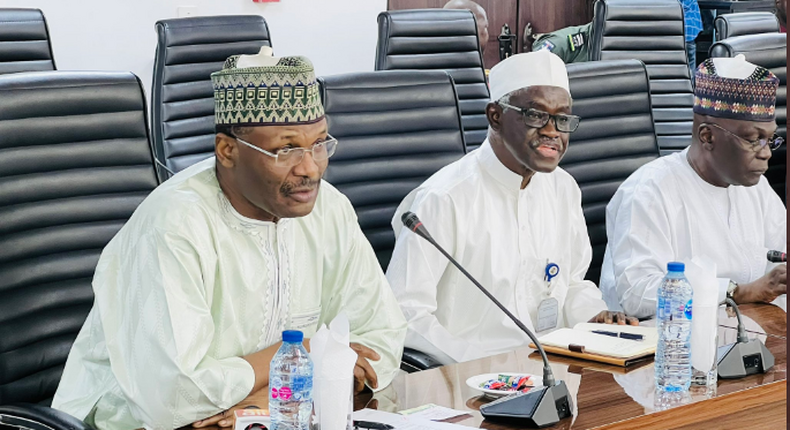 The Chairman of the Independent National Electoral Commission (INEC), Prof Mahmood Yakubu and other INEC officials during meeting with Labour Party lawyers on Monday, March 13, 2023, in Abuja. (INEC/Twitter)