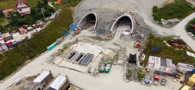 Budowa tunelu zakopianki zaliczy kolejny poślizg. Przed Sylwestrem kierowcy jadący do Zakopanego znów utkną w korkach