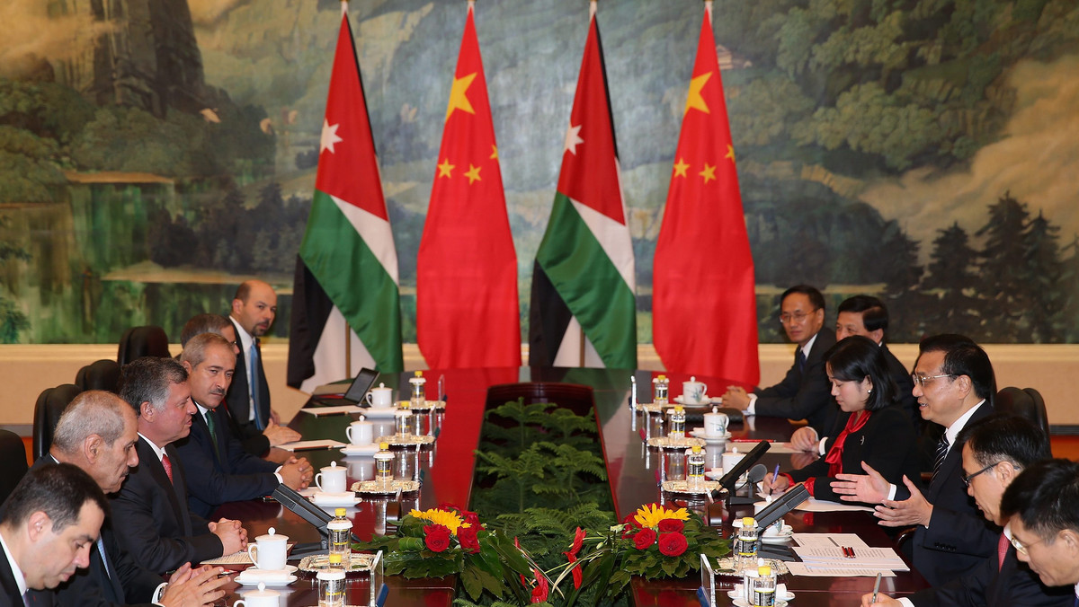 Król Jordanii Abdullah zaapelował do władz Chin, aby odegrały aktywną rolę w rozwiązywaniu konfliktu w Syrii. Zdaniem monarchy Chiny powinny wykorzystać swoje wpływy stałego członka Rady Bezpieczeństwa ONZ i "przyjaciela Bliskiego Wschodu".