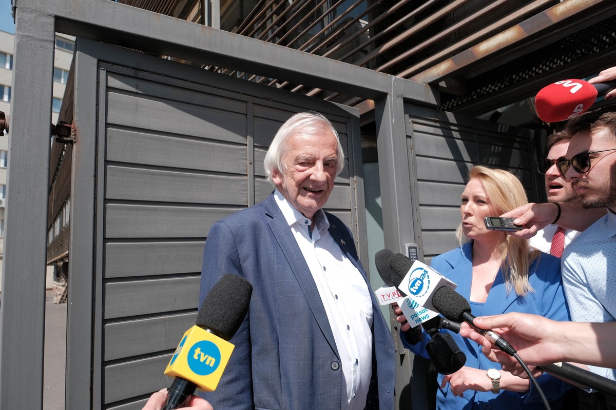 Ryszard Terlecki w drodze na posiedzenie komitetu politycznego PiS