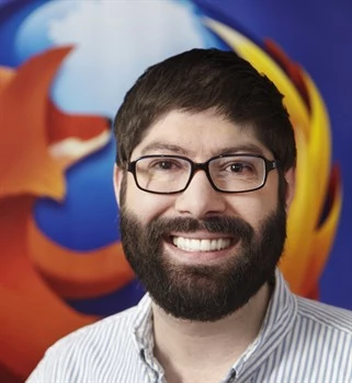 Asa Dotzler - product manager Firefox. Z Mozillą związany praktycznie od samego początku. Założyciel projektu: Spread Firefox. Jedna z najważniejszych osobistości podczas premiery Firefoksa od wydania z numerem 1.0. Mozilla.