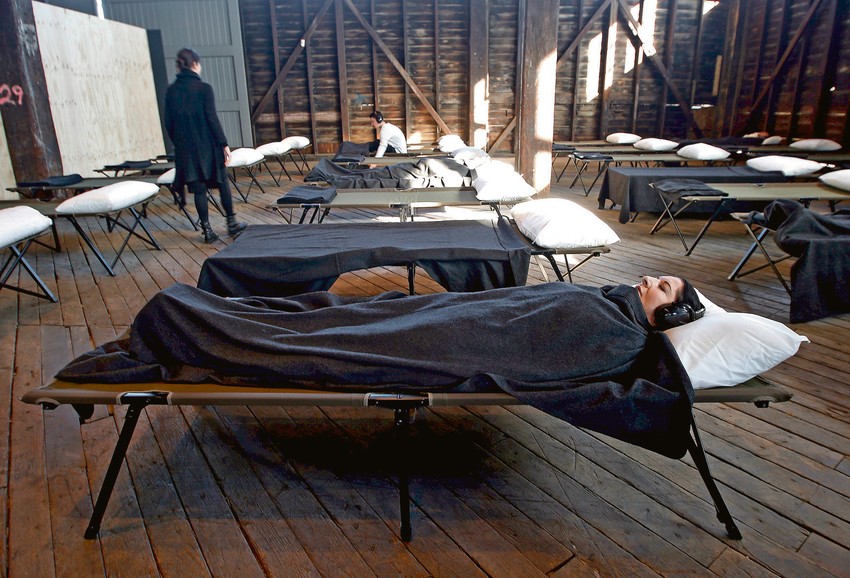 Marina Abramović dobitnica je "Zlatnog lava" u Veneciji, 
nagrade udruženja američkih kritičara, 
bila je profesor na visokim školama u 
Berlinu, Hamburgu, Braunšvajgu, Parizu... 