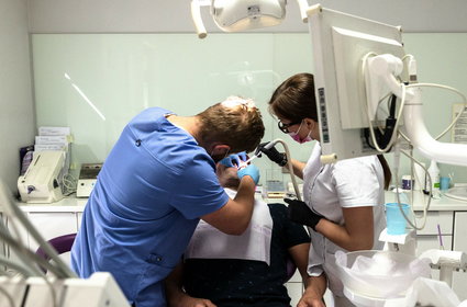 Raport NIK. Z bezpłatnego dentysty korzysta tylko garstka Polaków