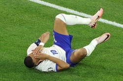 Euro 2024. Mbappe opuścił boisko z rozbitym nosem. W meczu Austria - Francja zdecydował samobój