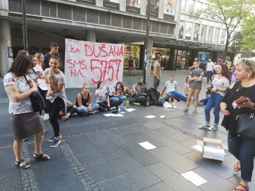 Svi voljni prolaznici moći će da pomognu malom Dušanu