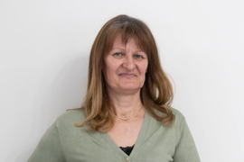 Biljana je OVAKO stigla u naš salon  - bleda, umorna i potpuno bez šminke, a izašla sa FRIZUROM koja magično briše godine i stilizovana kao KRALJICA