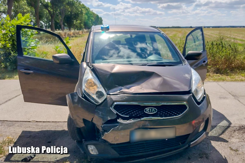 Policjanci ze Wschowy zatrzymali po pościgu 21-latka podejrzewanego o kradzież Porsche Cayenne