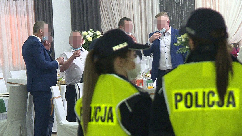 Policja weszła na wesele w wielkopolskim Malanowie.