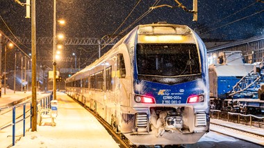 pkp intercity ostrzega pasażerów. możliwe zmiany i odwołania połączeń