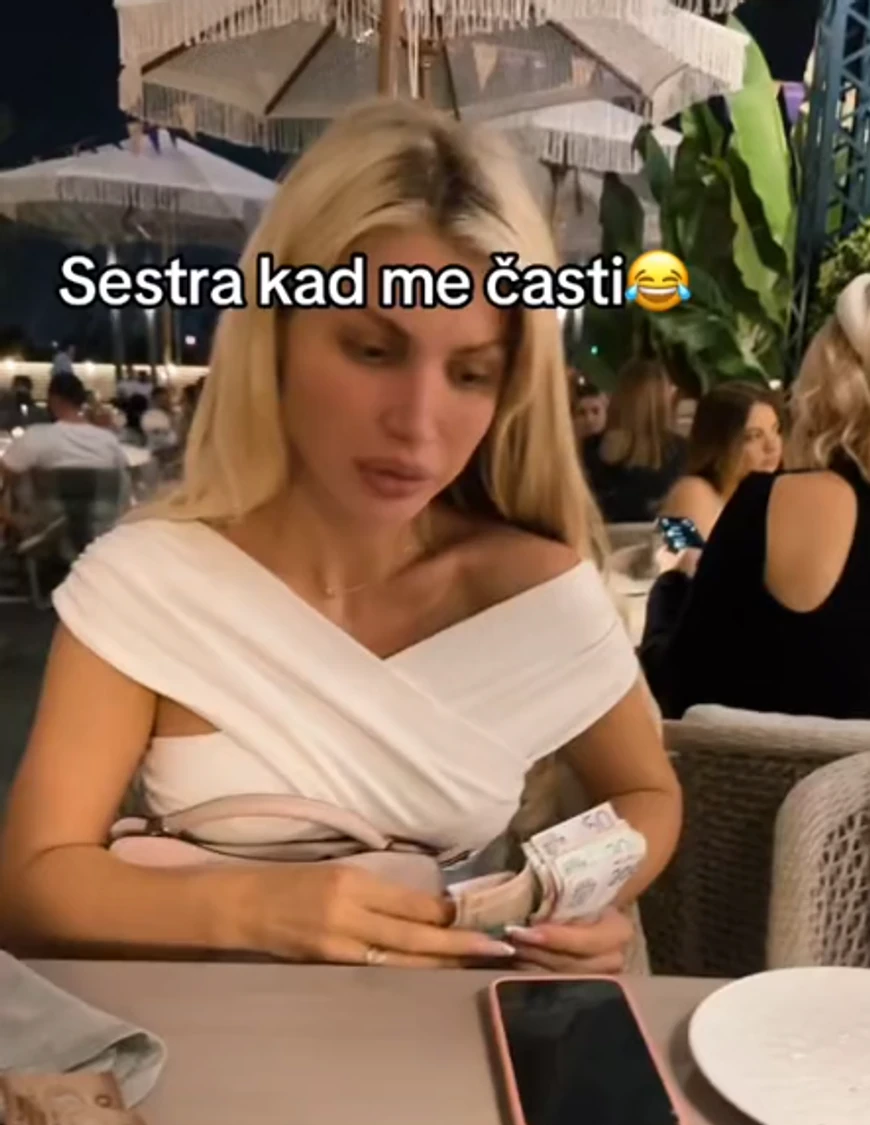 Milica Kemez sa sestrom