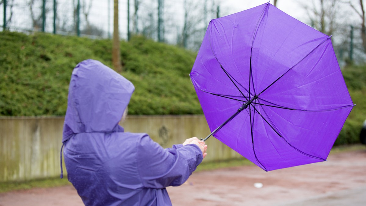 Instytut Meteorologii i Gospodarki Wodnej (IMGW) wydał dziś ostrzeżenia pierwszego stopnia przed silnym wiatrem dla południowych powiatów woj. śląskiego oraz podkarpackiego.