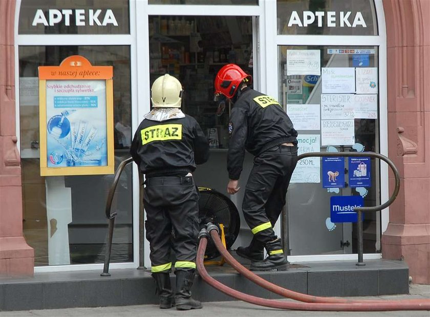 Butelkę ze żrącym kwasem rozbiła się w jednej z poznańskich aptek. Przez żrącą substancję aż sześć osób wylądowało w szpitalu