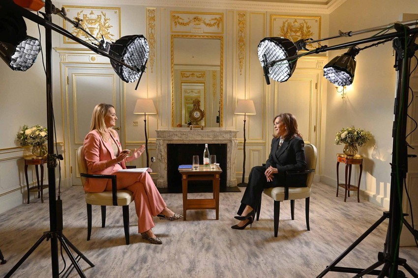 BBC voditeljka Lora Kensberg u razgovoru sa Kamalom Haris | Foto: BBC