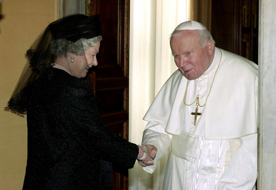 Elżbieta II i znani Polacy: Jan Paweł II, Watykan 2000 rok