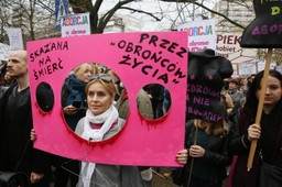 Protesty przeciw ograniczaniu prawa do aborcji pod hasłem "Odzyskać wybór"